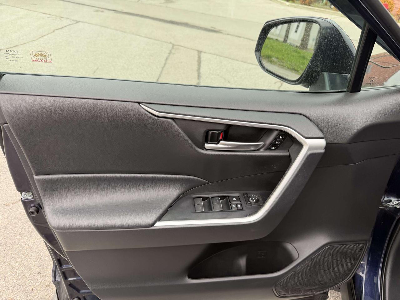 2024 Toyota RAV4 XLE AWD BLIND SPOT SUNROOF LEATHER CERTIFIED Photo