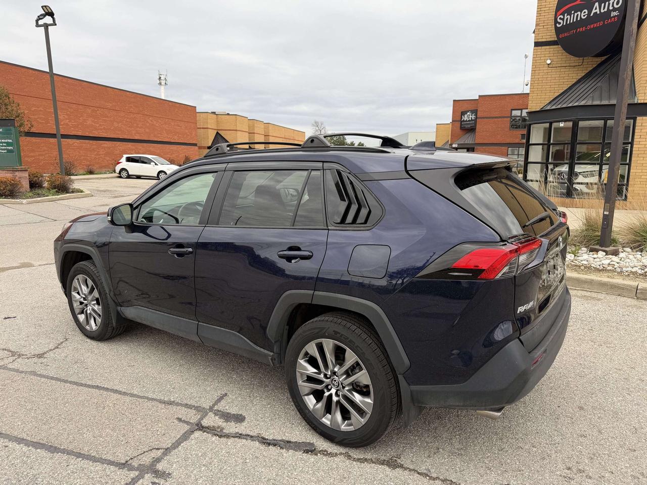 2024 Toyota RAV4 XLE AWD BLIND SPOT SUNROOF LEATHER CERTIFIED Photo