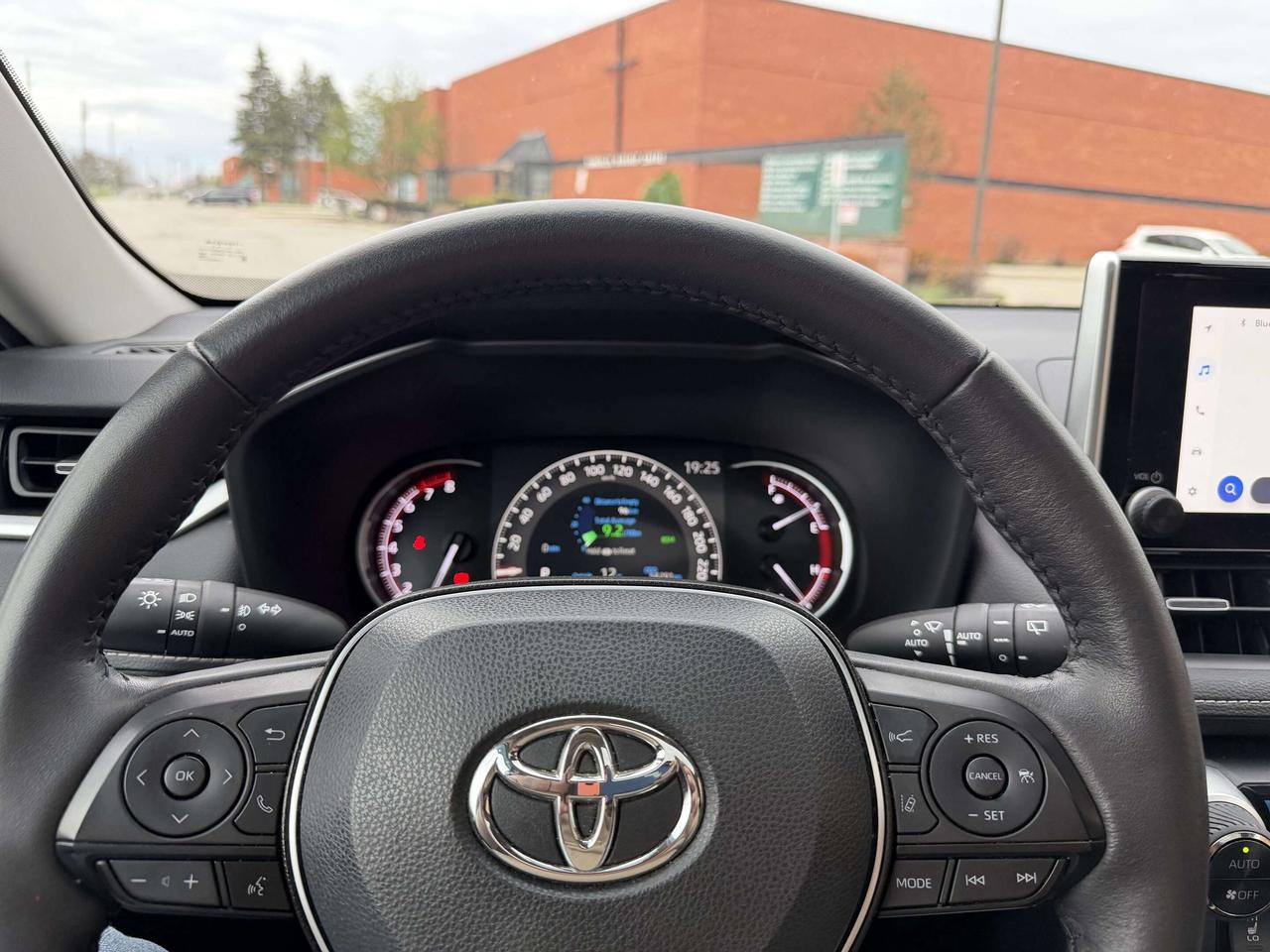 2024 Toyota RAV4 XLE AWD BLIND SPOT SUNROOF LEATHER CERTIFIED Photo