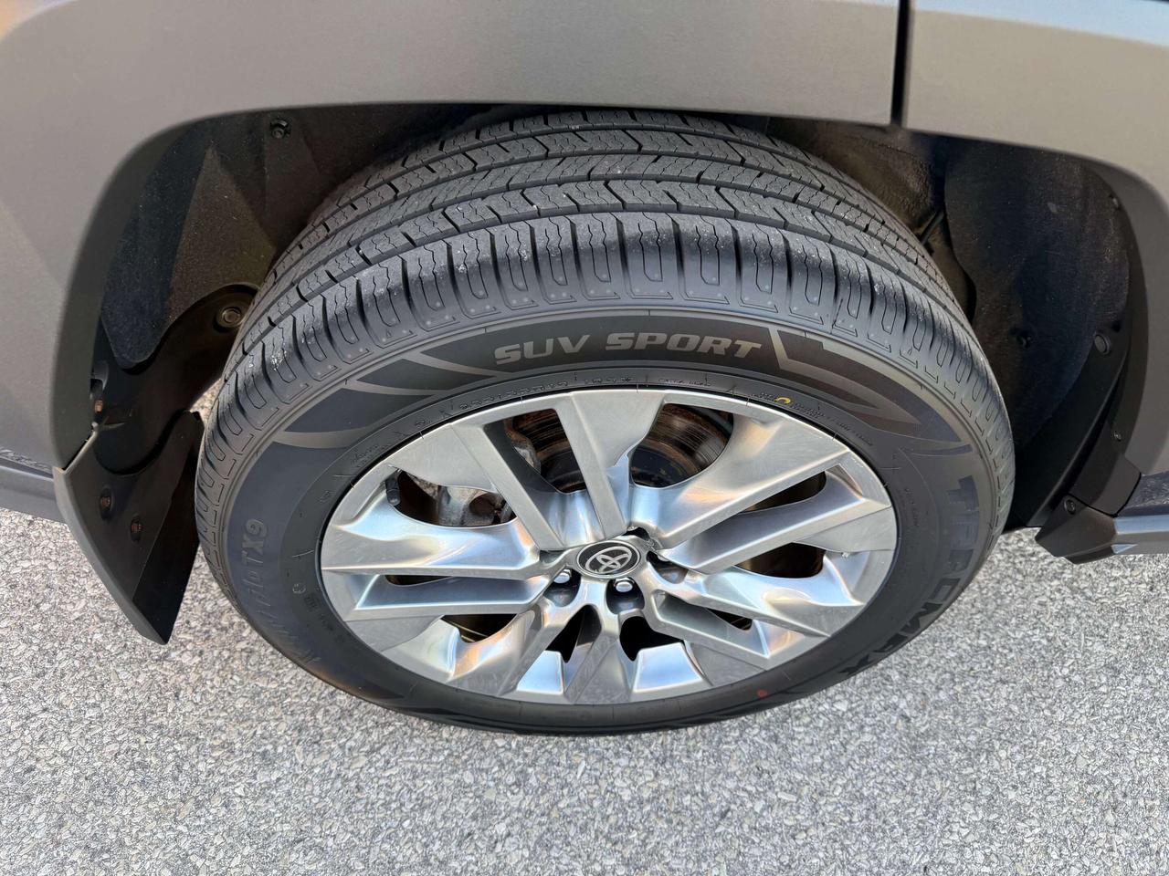 2024 Toyota RAV4 XLE AWD BLIND SPOT SUNROOF LEATHER CERTIFIED Photo4