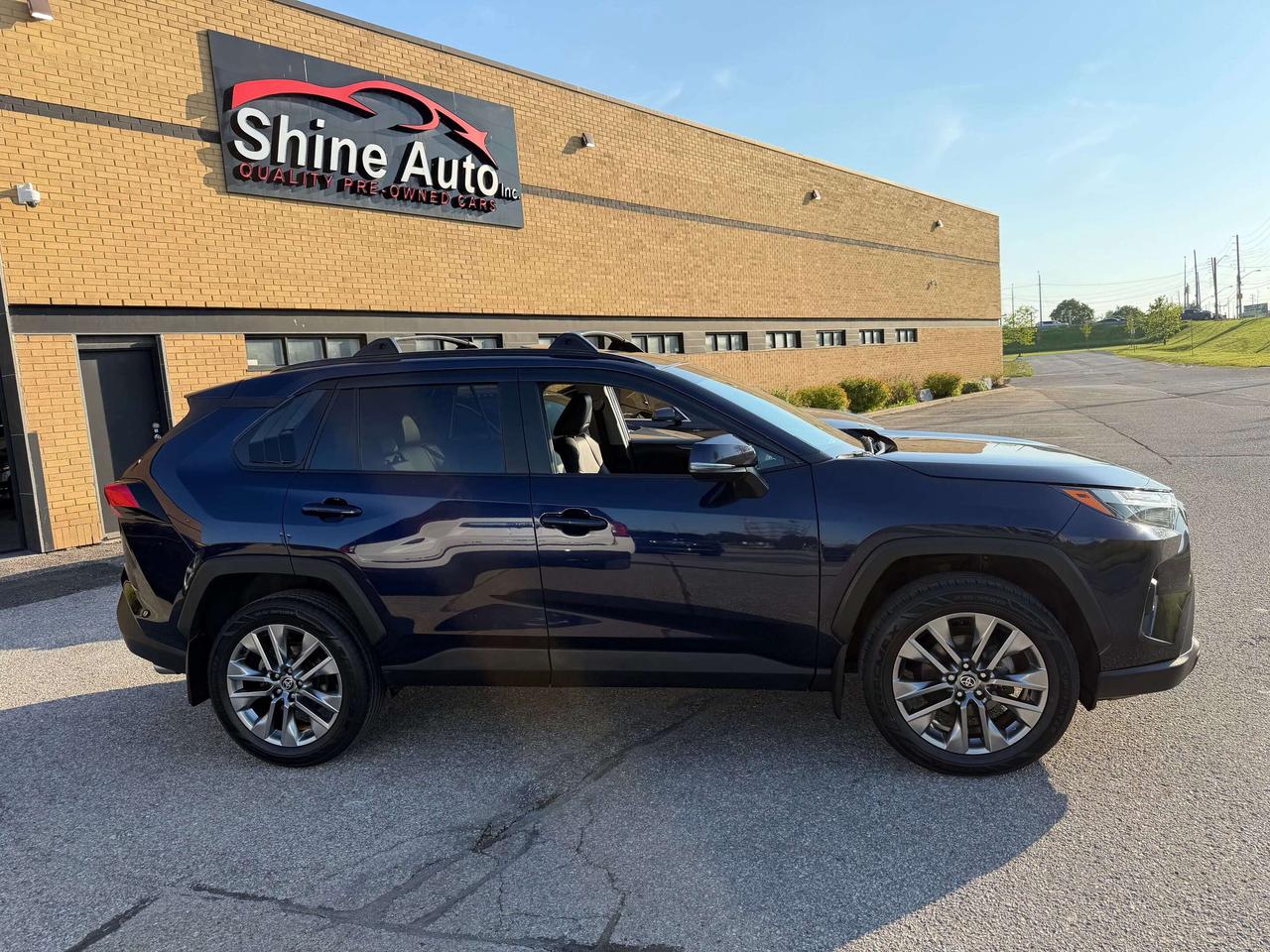 2024 Toyota RAV4 XLE AWD BLIND SPOT SUNROOF LEATHER CERTIFIED Photo