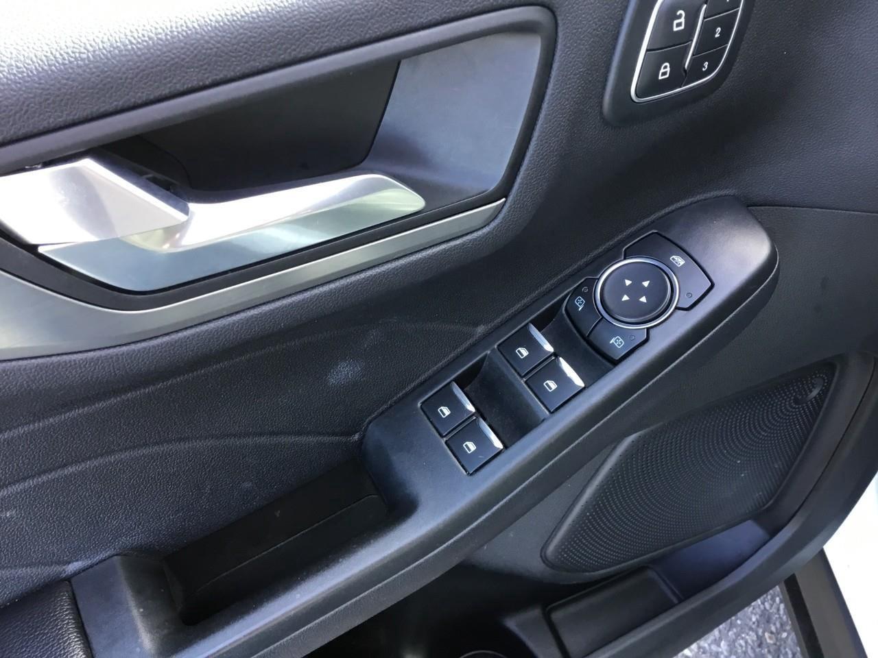 2022 Ford Escape Titanium Hybrid Photo