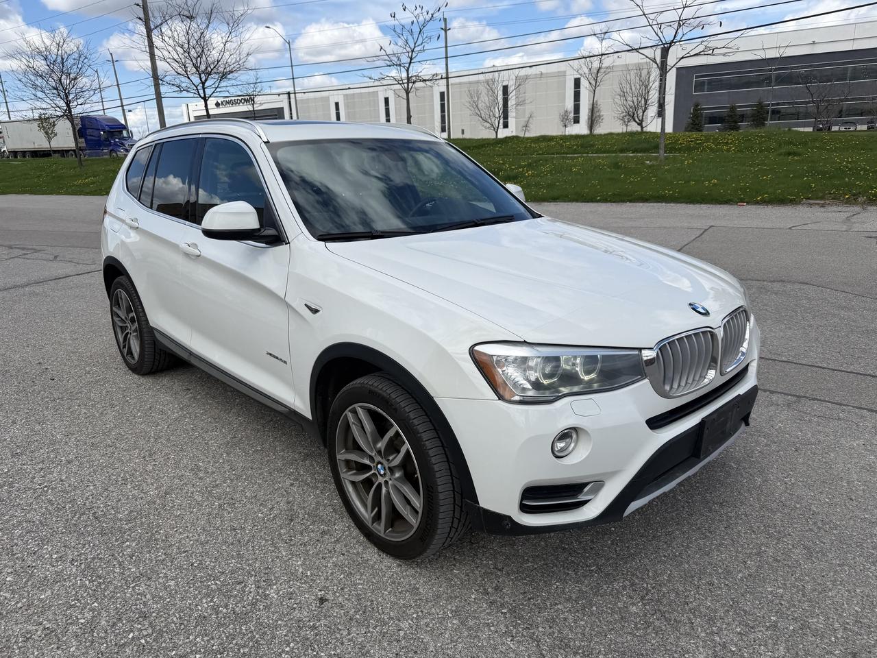 2015 BMW X3 AWD xDrive28i Harmon Kardon Winter tires on Rims Photo3