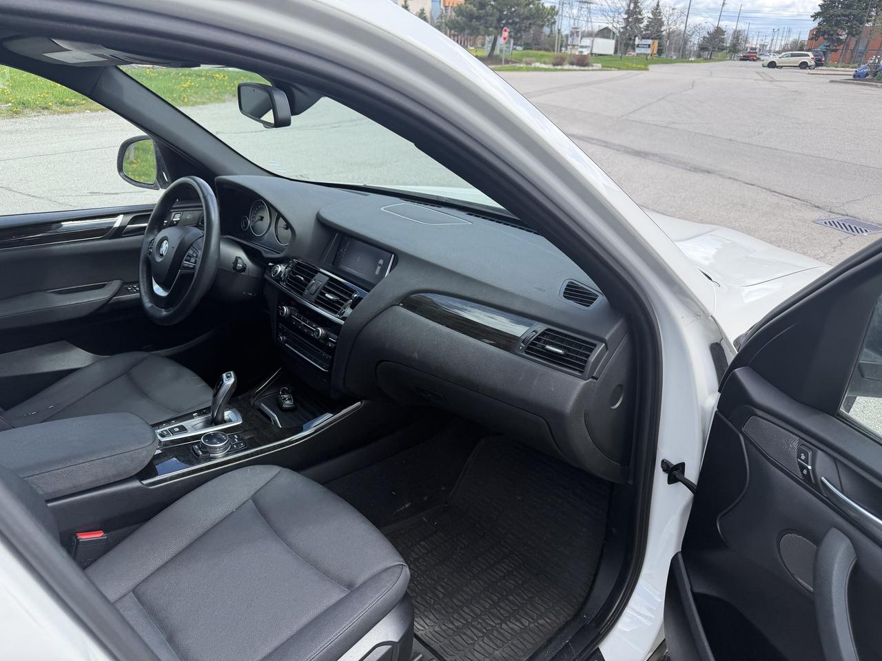 2015 BMW X3 AWD xDrive28i Harmon Kardon Winter tires on Rims Photo