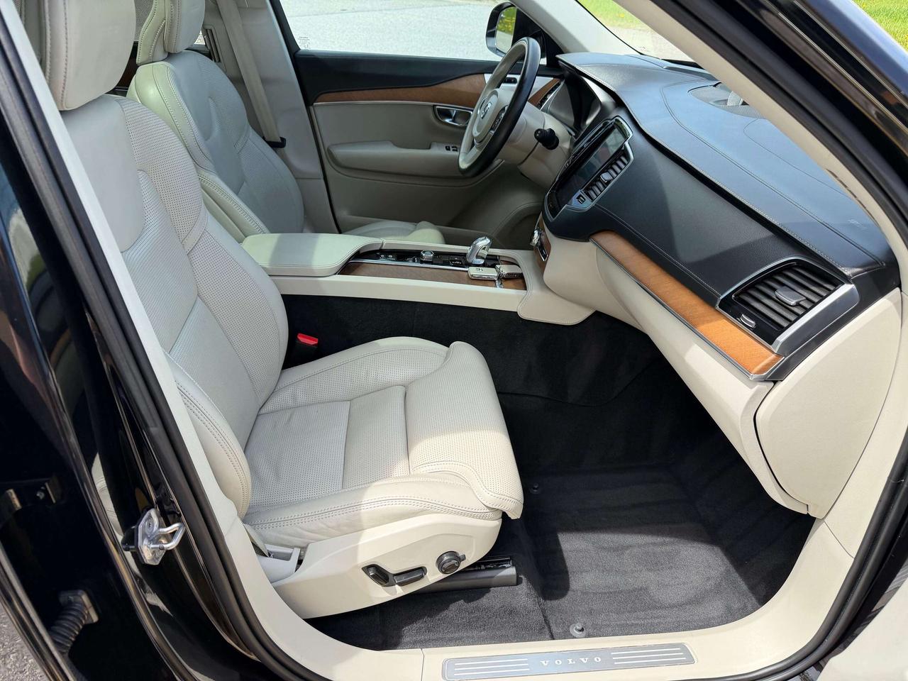 2019 Volvo XC90 T8 eAWD Plug-In Hybrid Inscription Clean Carfax Photo
