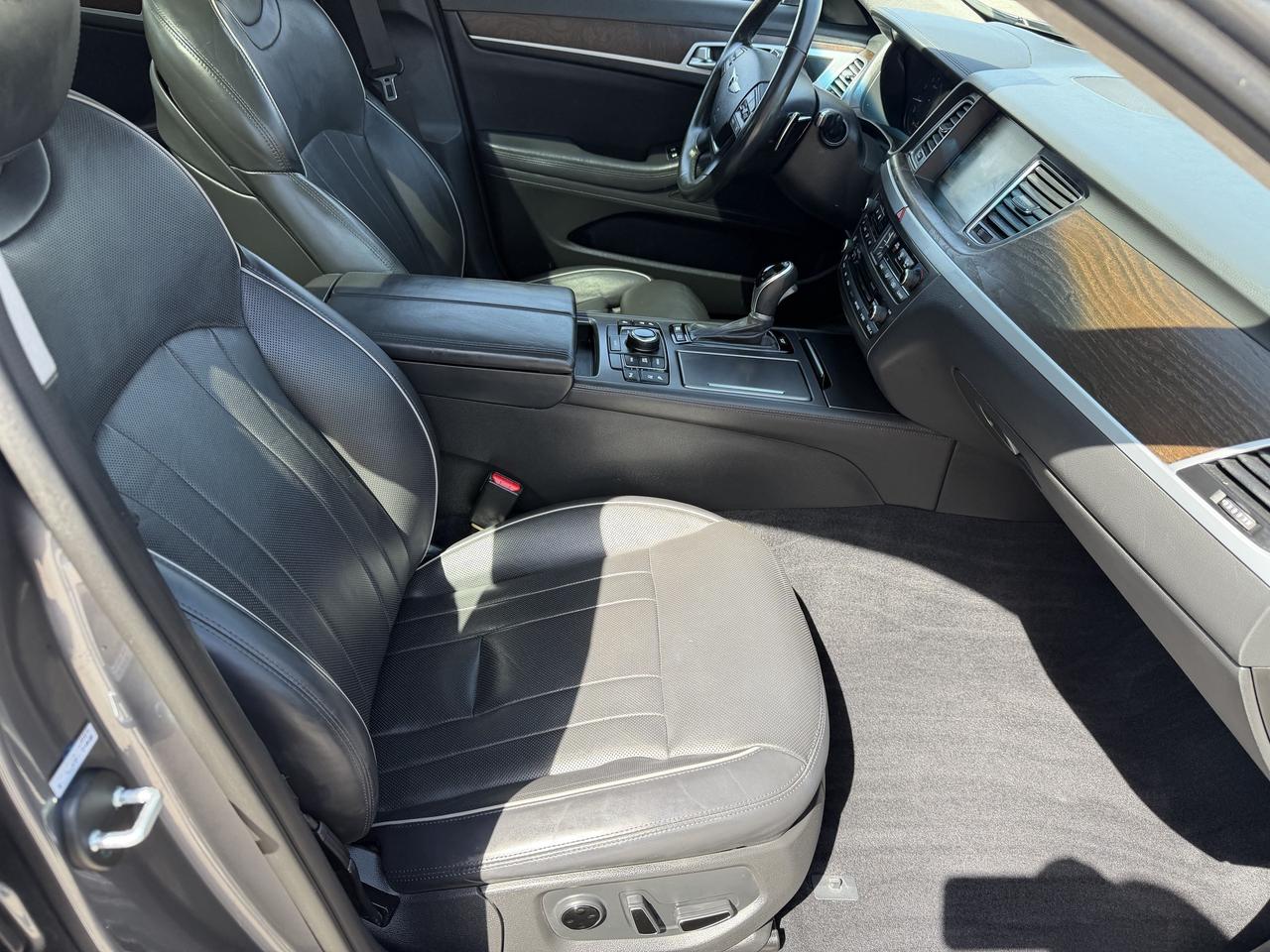 2015 Hyundai Genesis Sedan 5.0 AWD Ultimate Leather Heads Up Cooled Seat Photo
