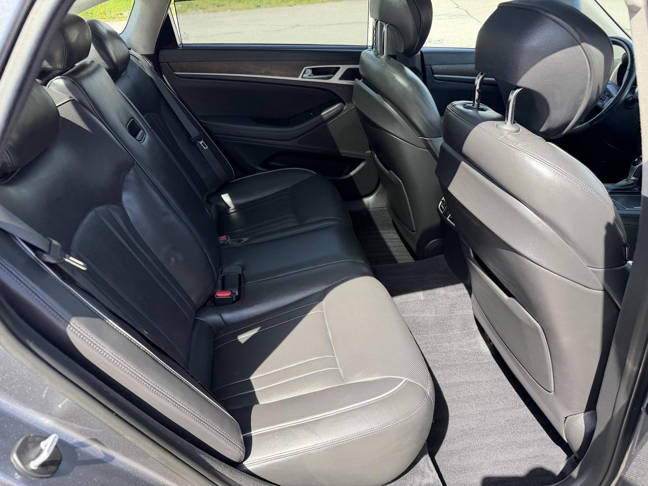 2015 Hyundai Genesis Sedan 5.0 AWD Ultimate Leather Heads Up Cooled Seat Photo