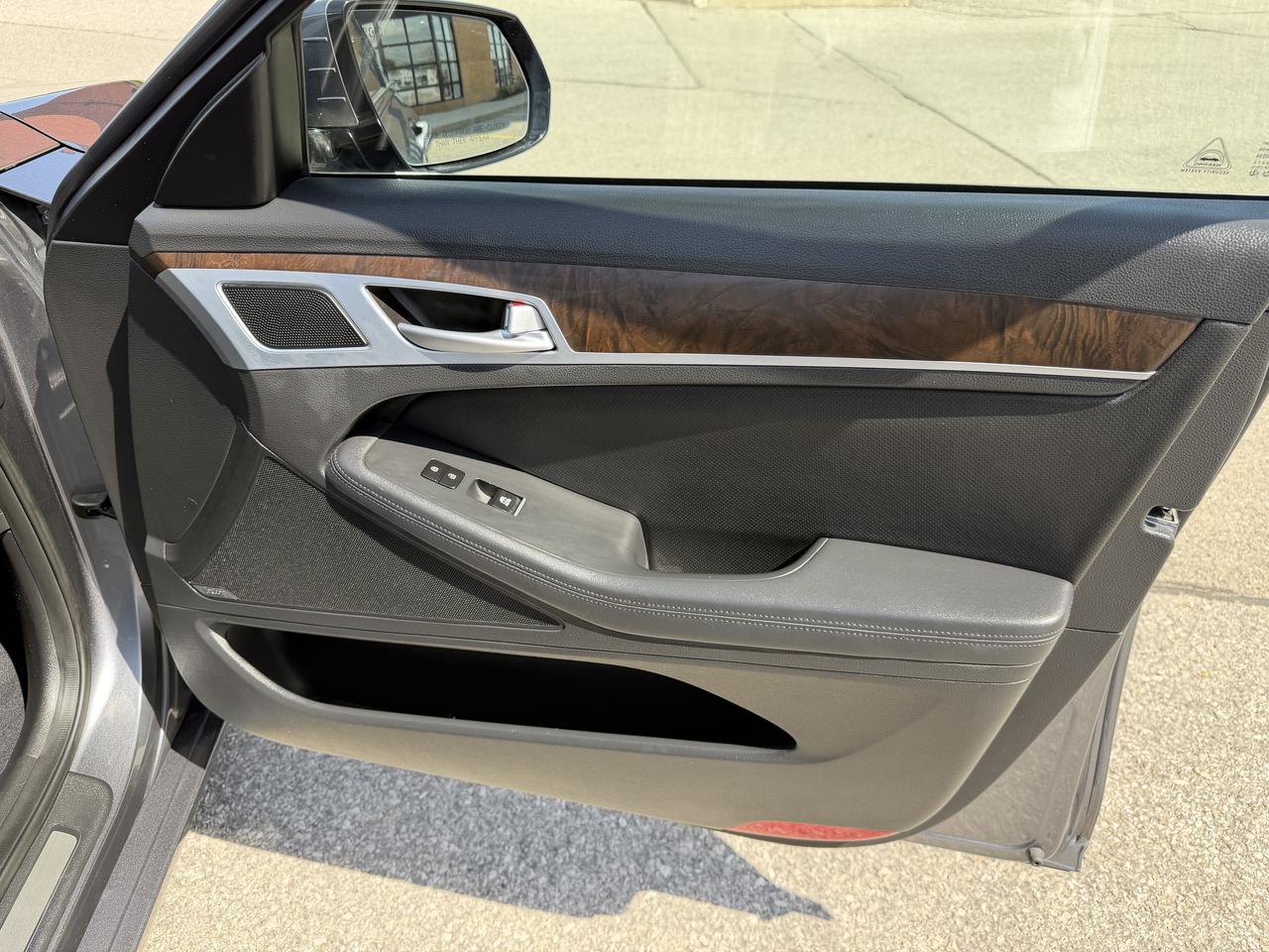 2015 Hyundai Genesis Sedan 5.0 AWD Ultimate Leather Heads Up Cooled Seat Photo