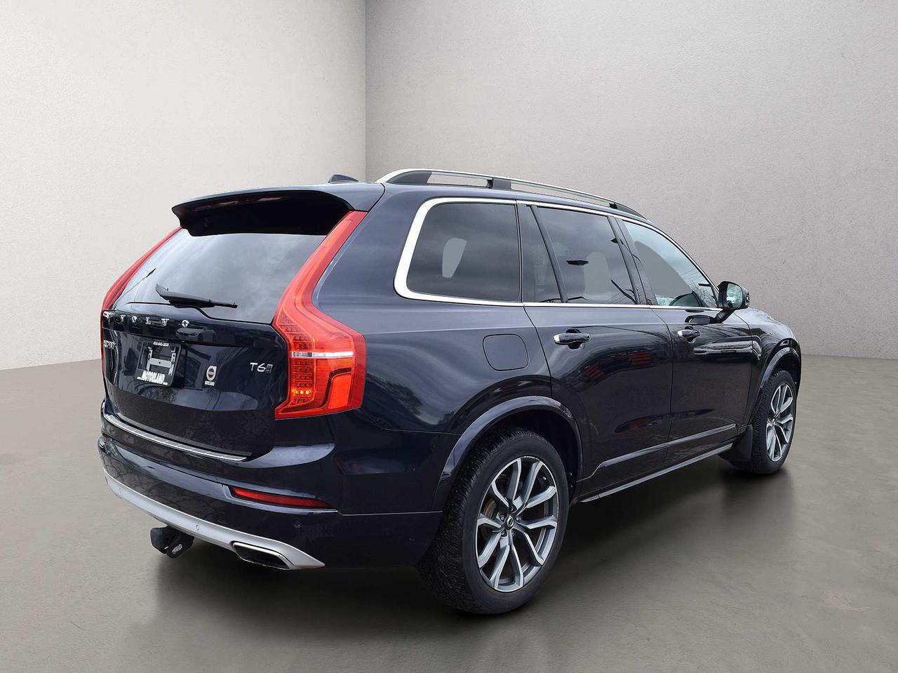 2017 Volvo XC90 T6 Momentum AWD Photo