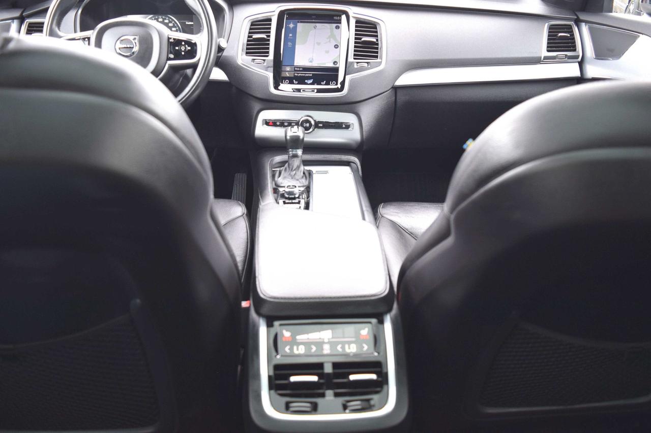 2017 Volvo XC90 T6 Momentum AWD Photo