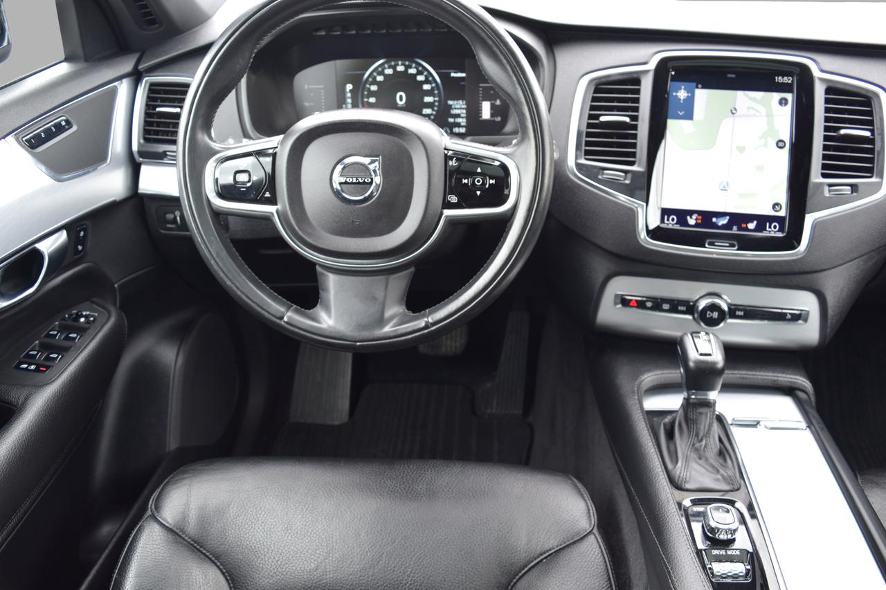 2017 Volvo XC90 T6 Momentum AWD Photo