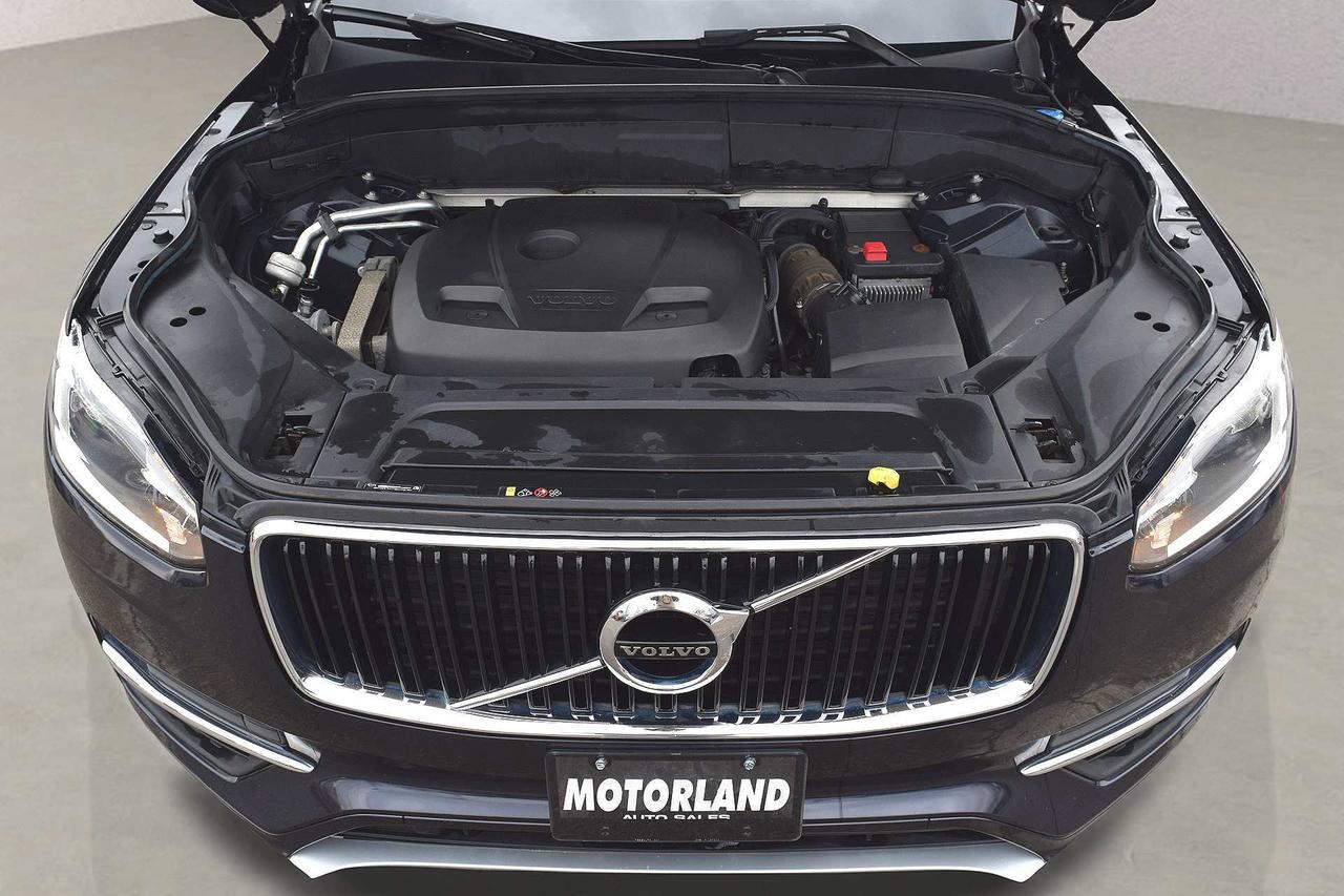 2017 Volvo XC90 T6 Momentum AWD Photo