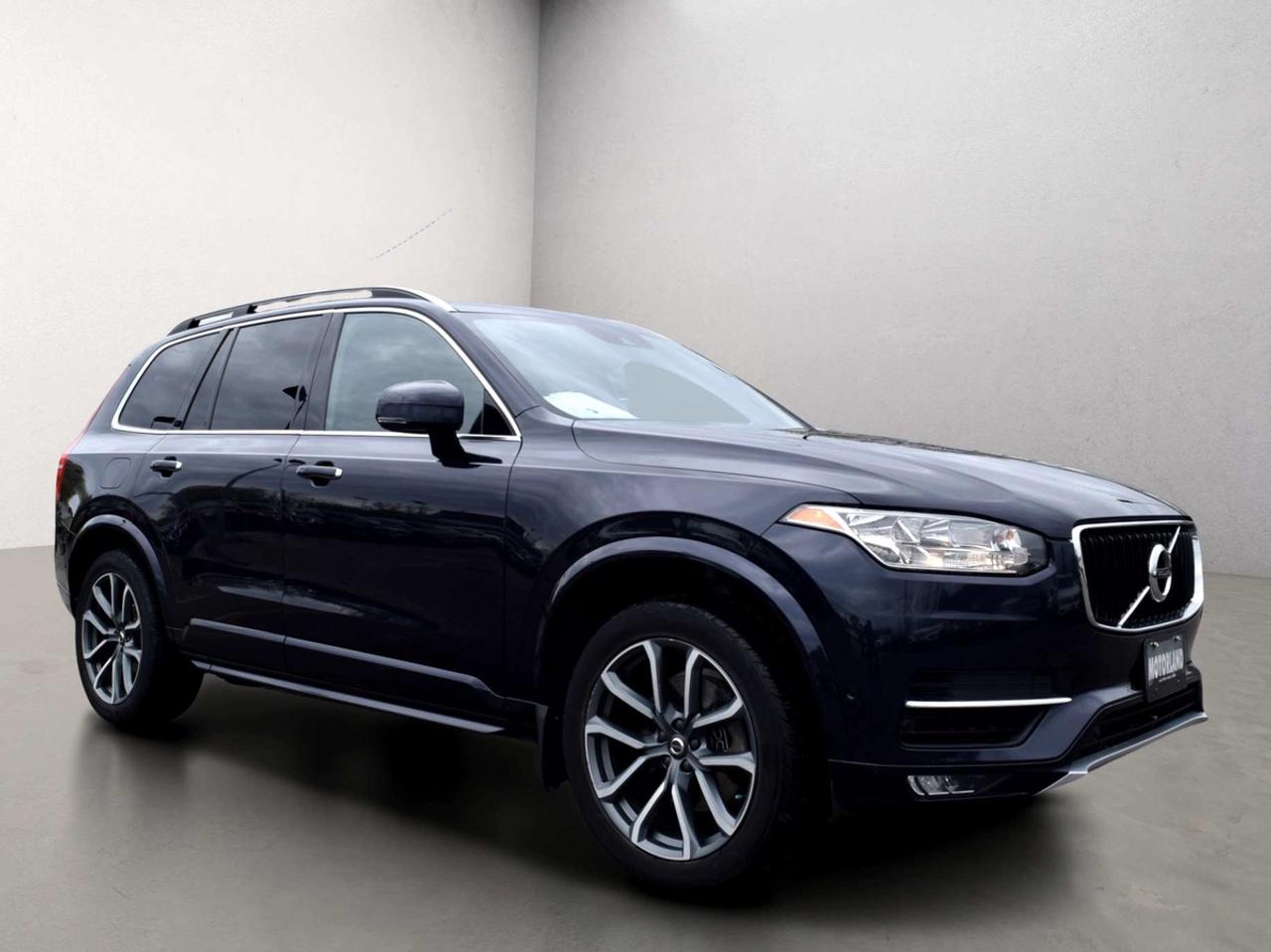2017 Volvo XC90 T6 Momentum AWD Photo