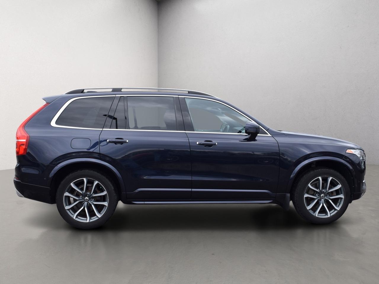2017 Volvo XC90 T6 Momentum AWD Photo