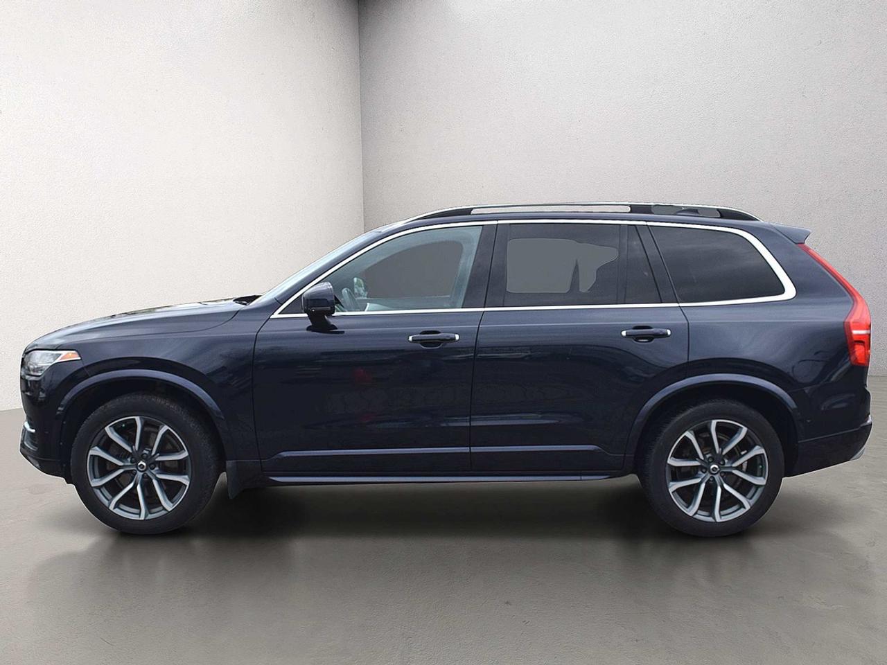 2017 Volvo XC90 T6 Momentum AWD Photo