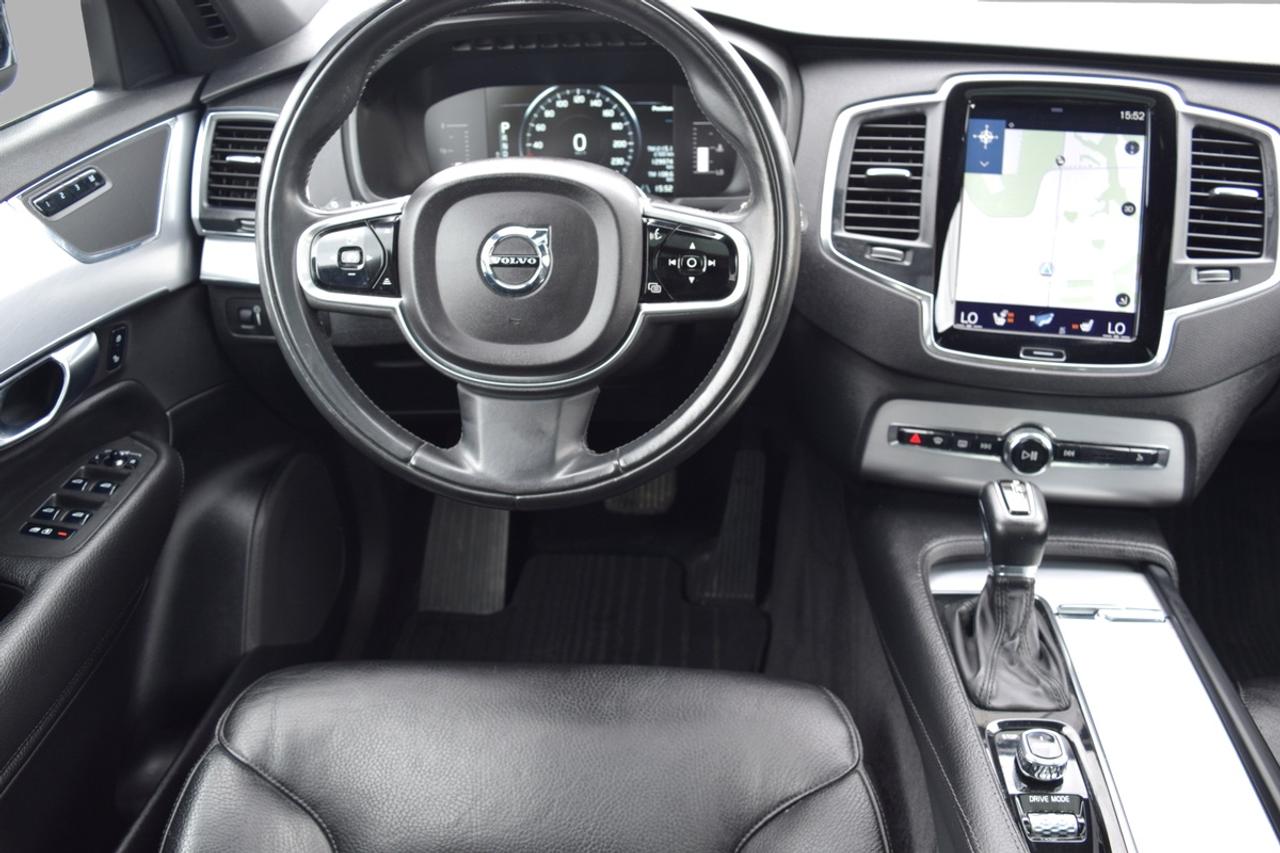 2017 Volvo XC90 T6 Momentum AWD Photo