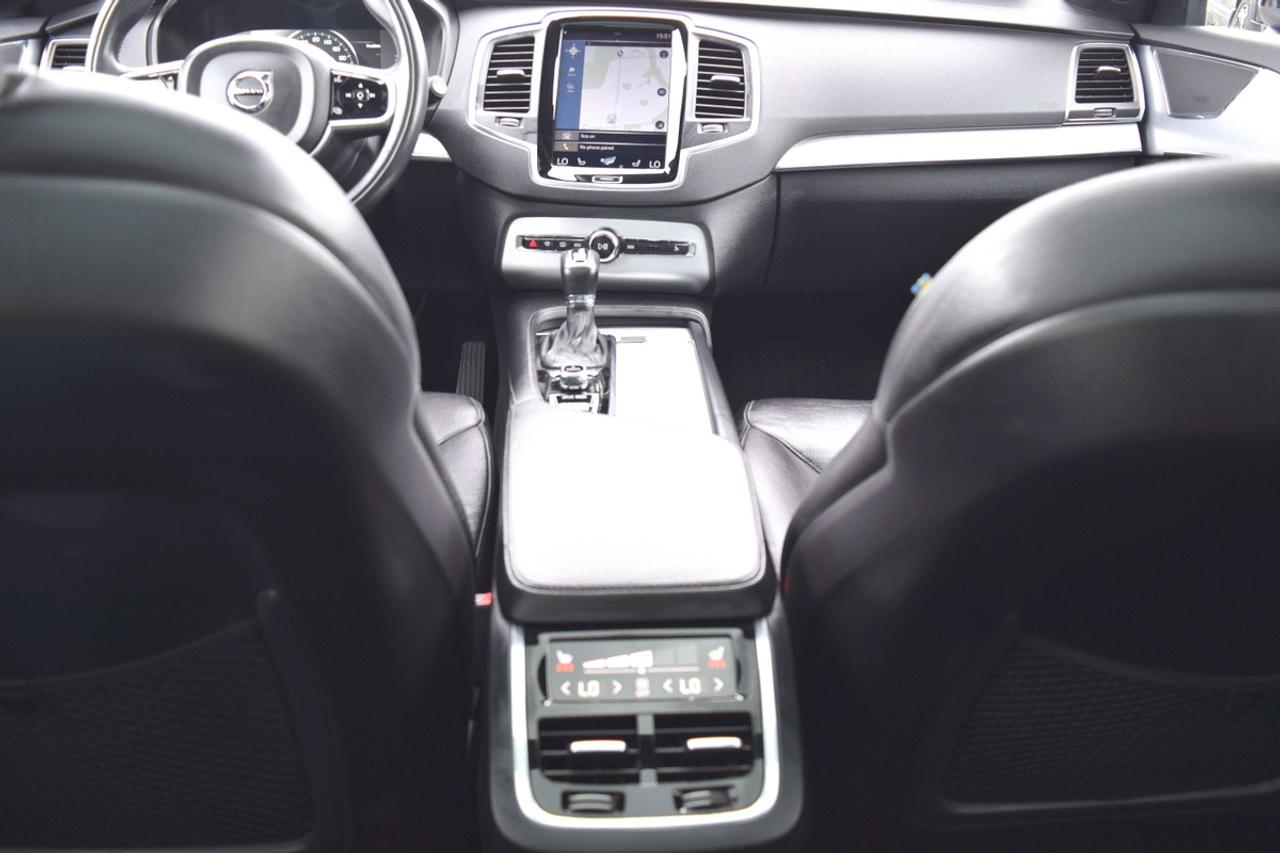 2017 Volvo XC90 T6 Momentum AWD Photo