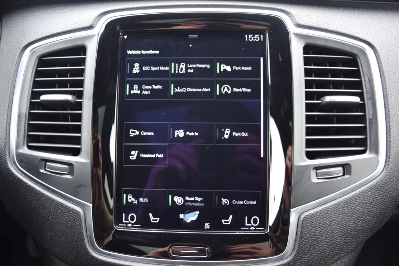 2017 Volvo XC90 T6 Momentum AWD Photo