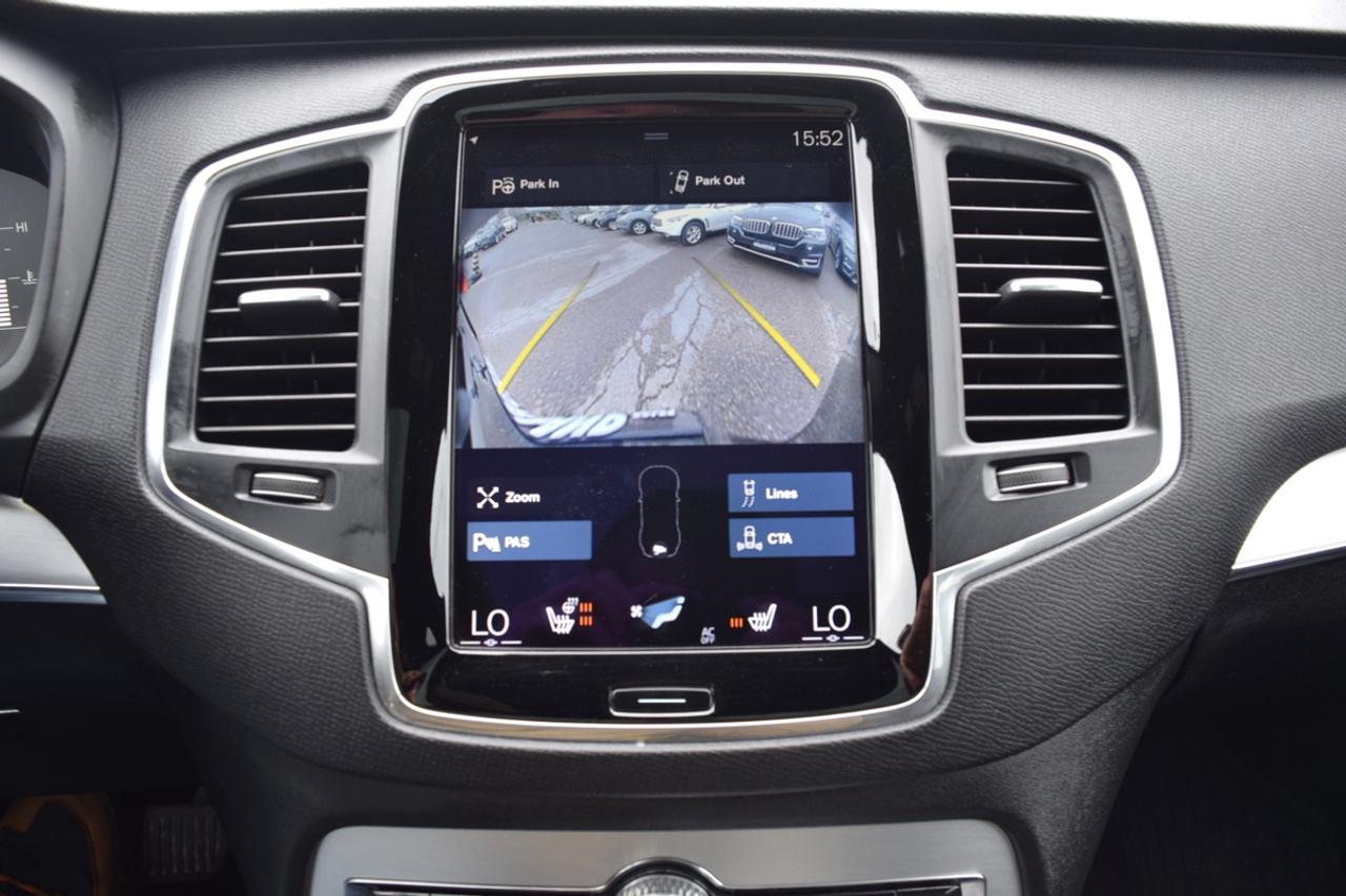 2017 Volvo XC90 T6 Momentum AWD Photo