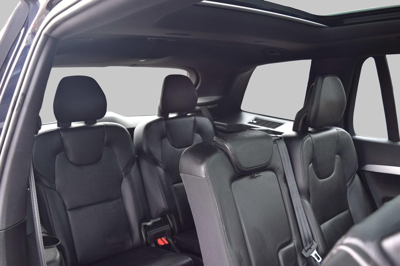 2017 Volvo XC90 T6 Momentum AWD Photo