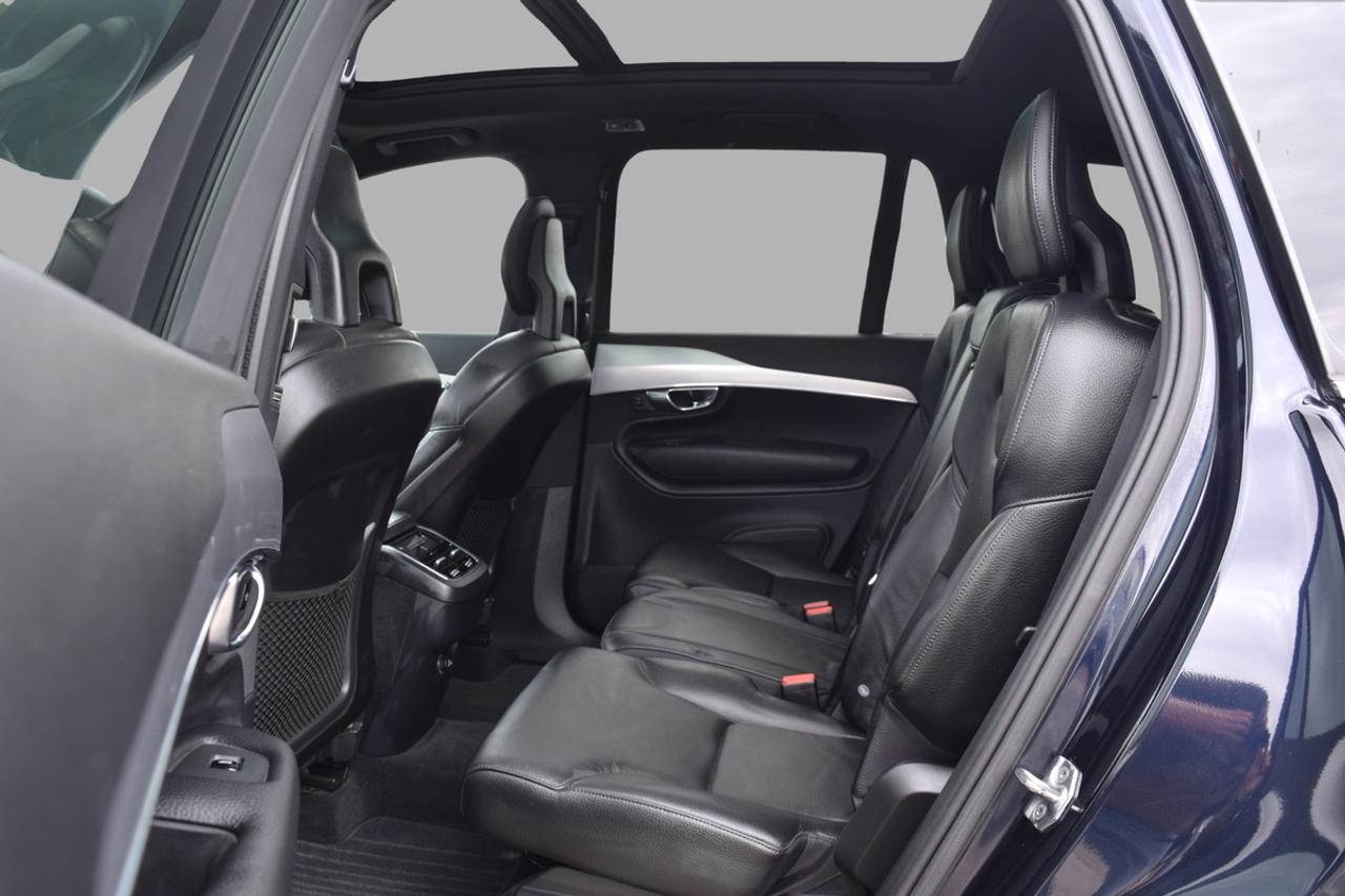 2017 Volvo XC90 T6 Momentum AWD Photo