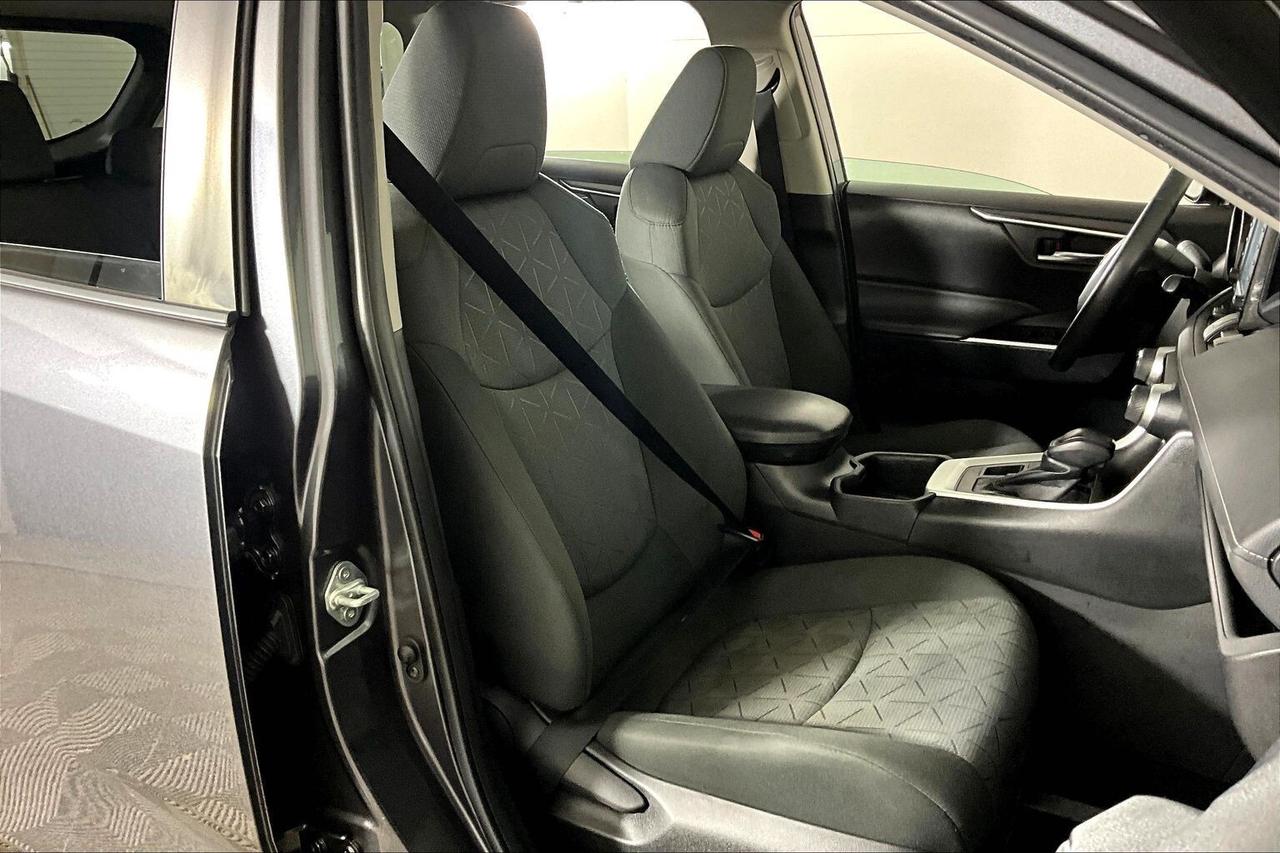 2022 Toyota RAV4 XLE AWD Photo