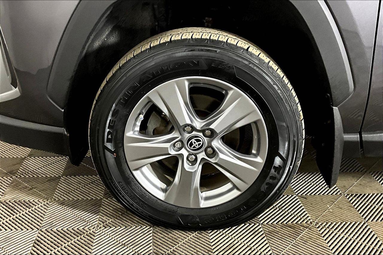 2022 Toyota RAV4 XLE AWD Photo