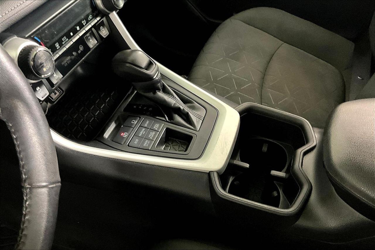 2022 Toyota RAV4 XLE AWD Photo