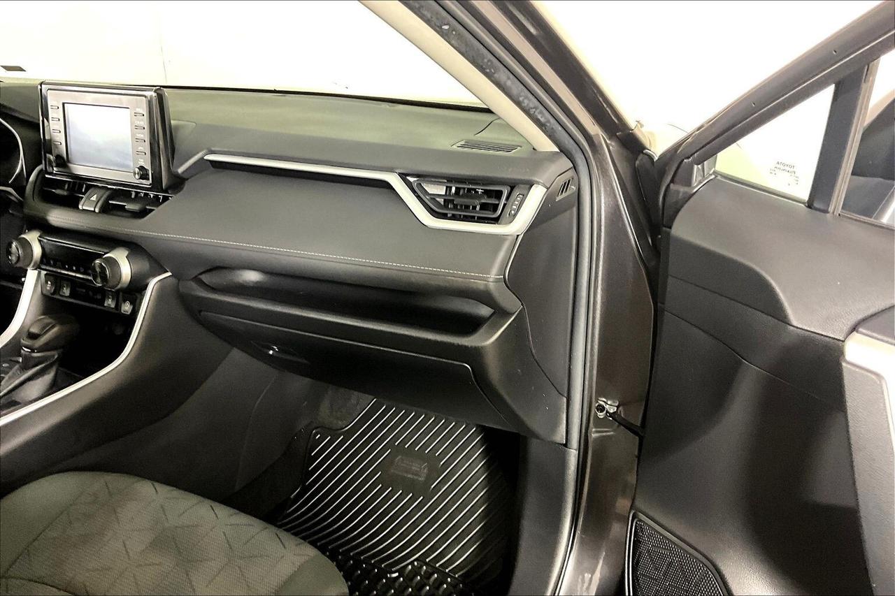 2022 Toyota RAV4 XLE AWD Photo