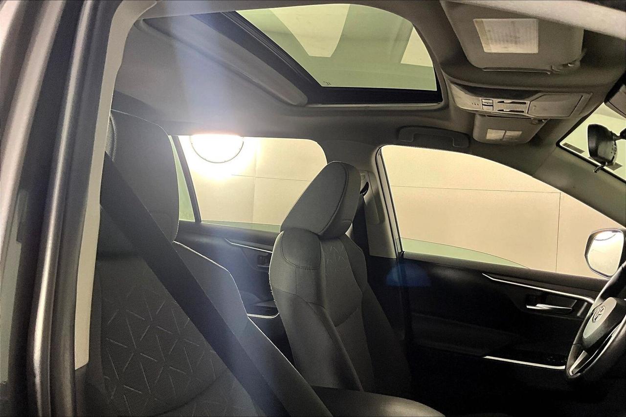 2022 Toyota RAV4 XLE AWD Photo