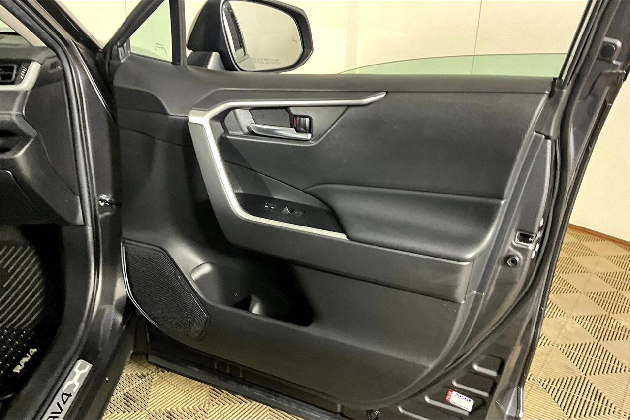 2022 Toyota RAV4 XLE AWD Photo