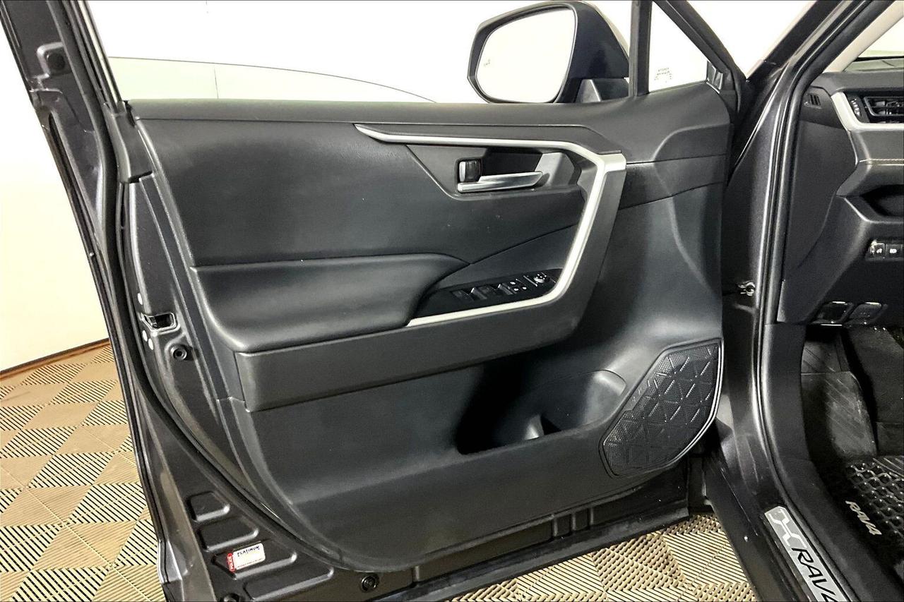 2022 Toyota RAV4 XLE AWD Photo