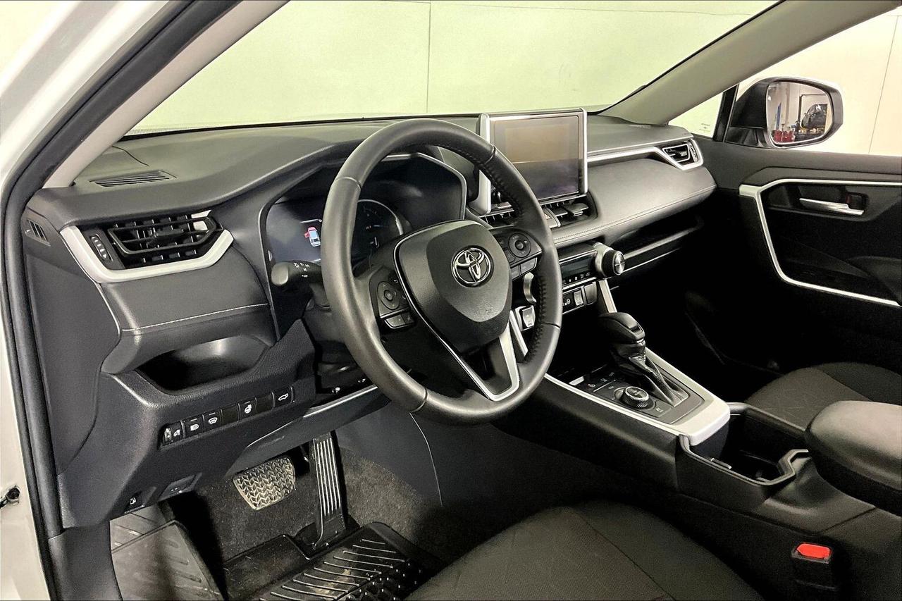 2023 Toyota RAV4 Hybrid XLE AWD Photo