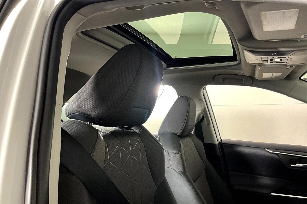 2023 Toyota RAV4 Hybrid XLE AWD Photo