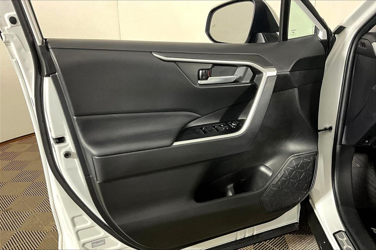2023 Toyota RAV4 Hybrid XLE AWD Photo