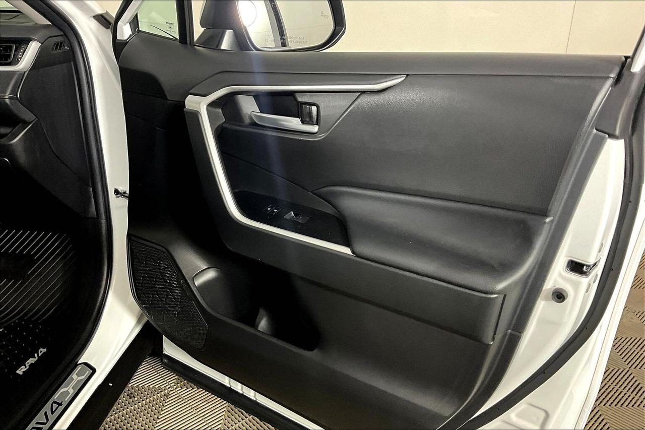 2023 Toyota RAV4 Hybrid XLE AWD Photo