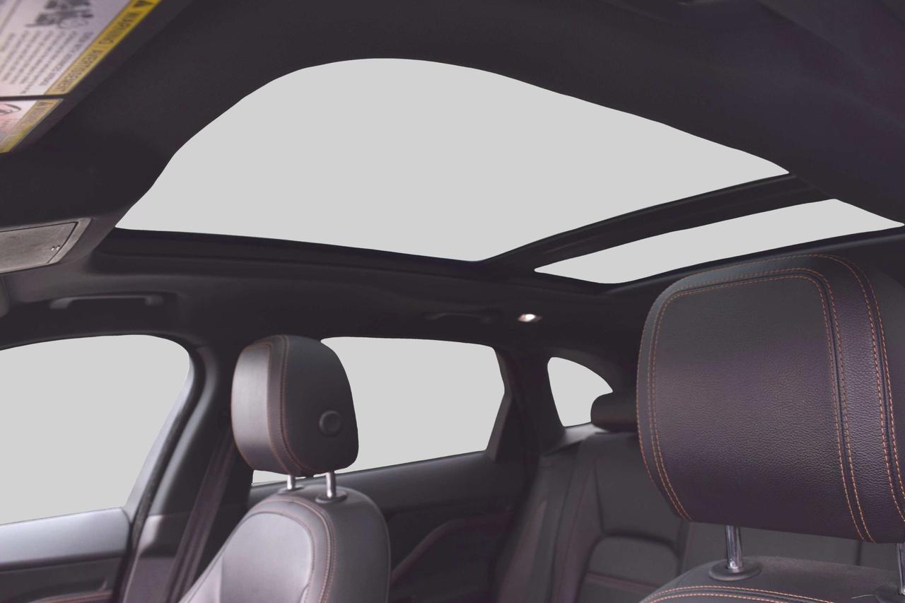 2017 Jaguar F-PACE Prestige Navi Panoramic Sunroof Photo