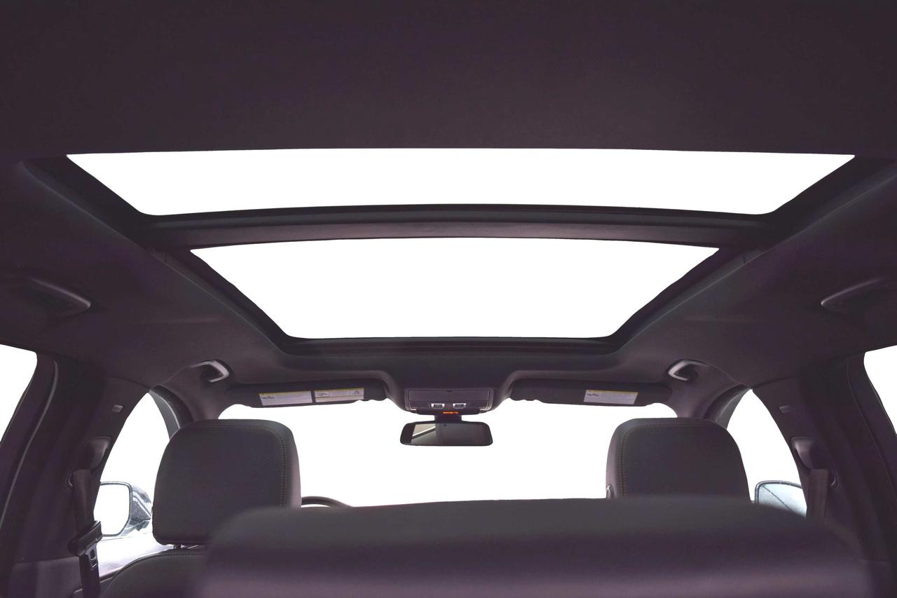 2017 Jaguar F-PACE Prestige Navi Panoramic Sunroof Photo