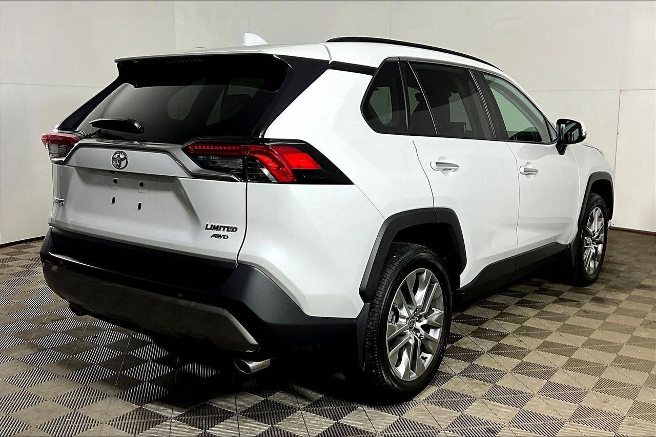 2023 Toyota RAV4 LIMITED AWD Photo