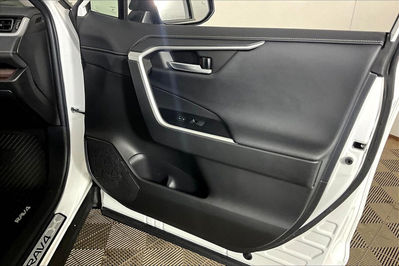 2023 Toyota RAV4 LIMITED AWD Photo
