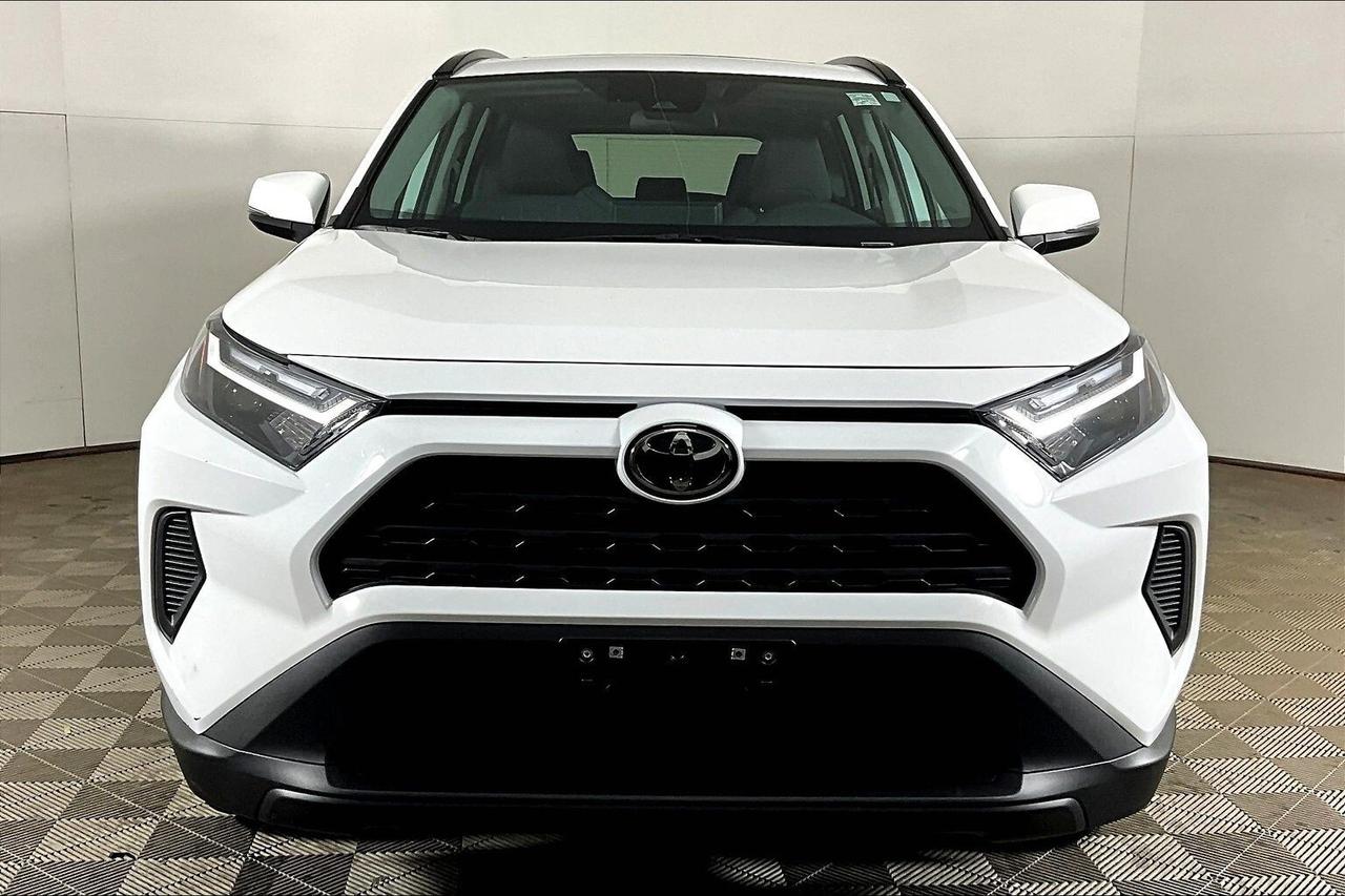 2025 Toyota RAV4 Hybrid XLE AWD Photo2