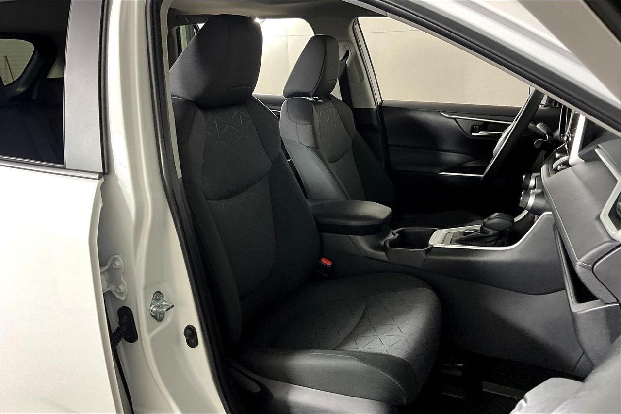 2025 Toyota RAV4 Hybrid XLE AWD Photo