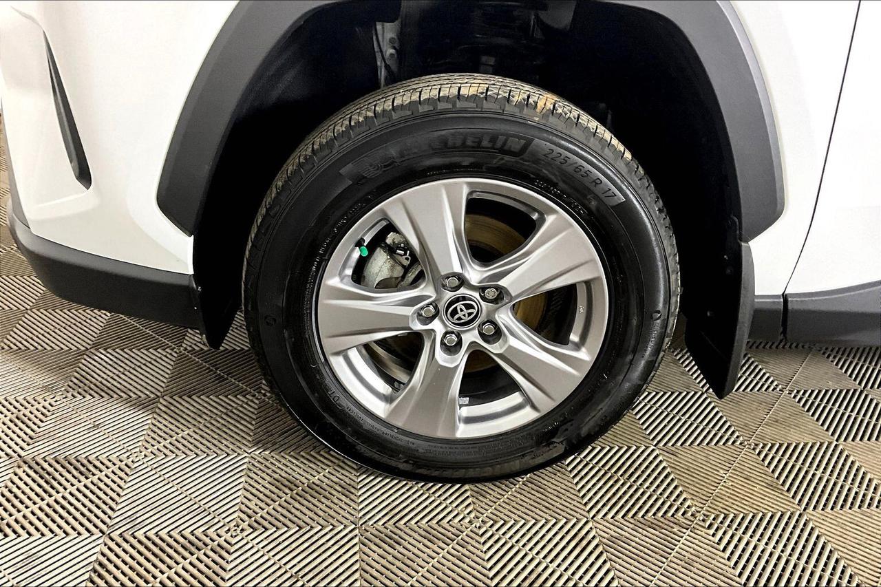 2025 Toyota RAV4 Hybrid XLE AWD Photo