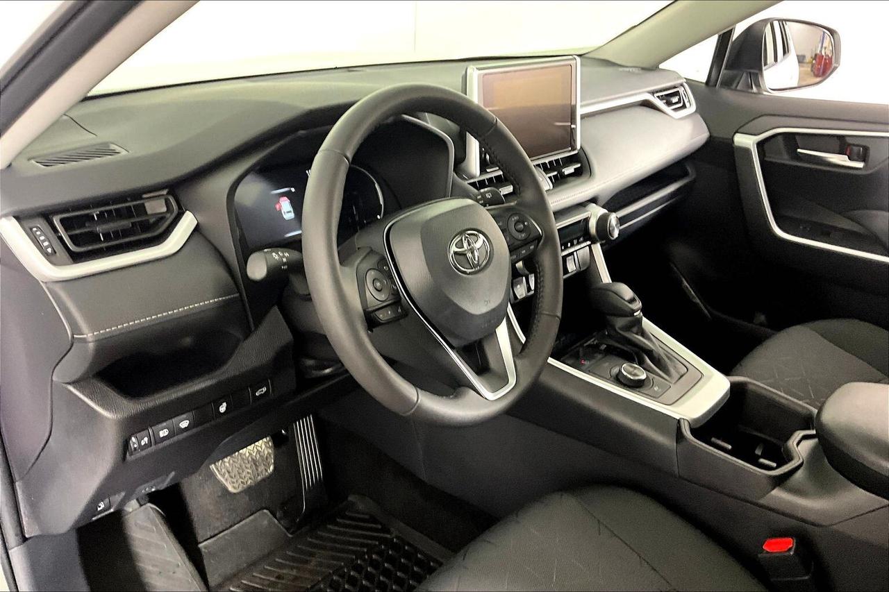 2025 Toyota RAV4 Hybrid XLE AWD Photo