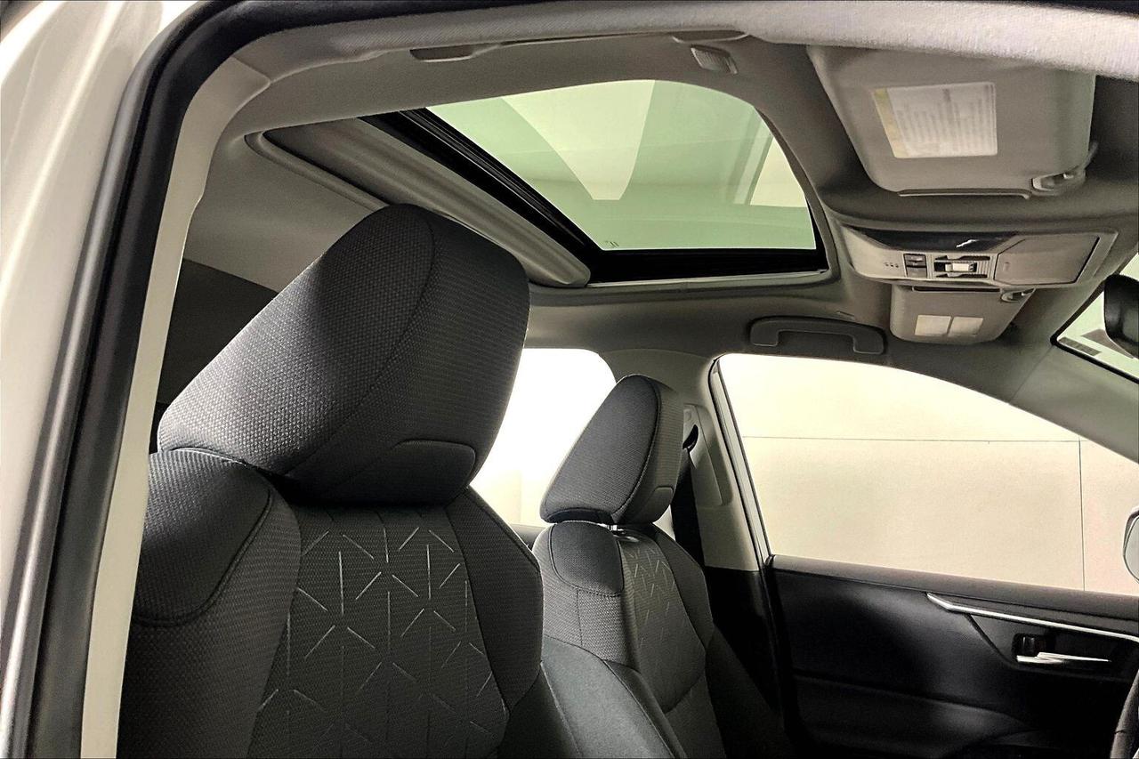 2025 Toyota RAV4 Hybrid XLE AWD Photo