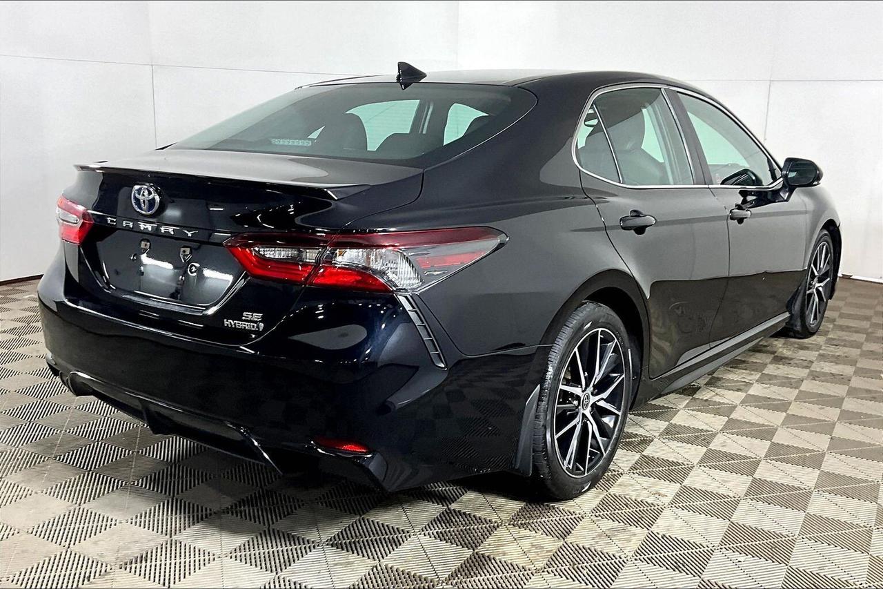 2022 Toyota Camry Hybrid SE Auto Photo