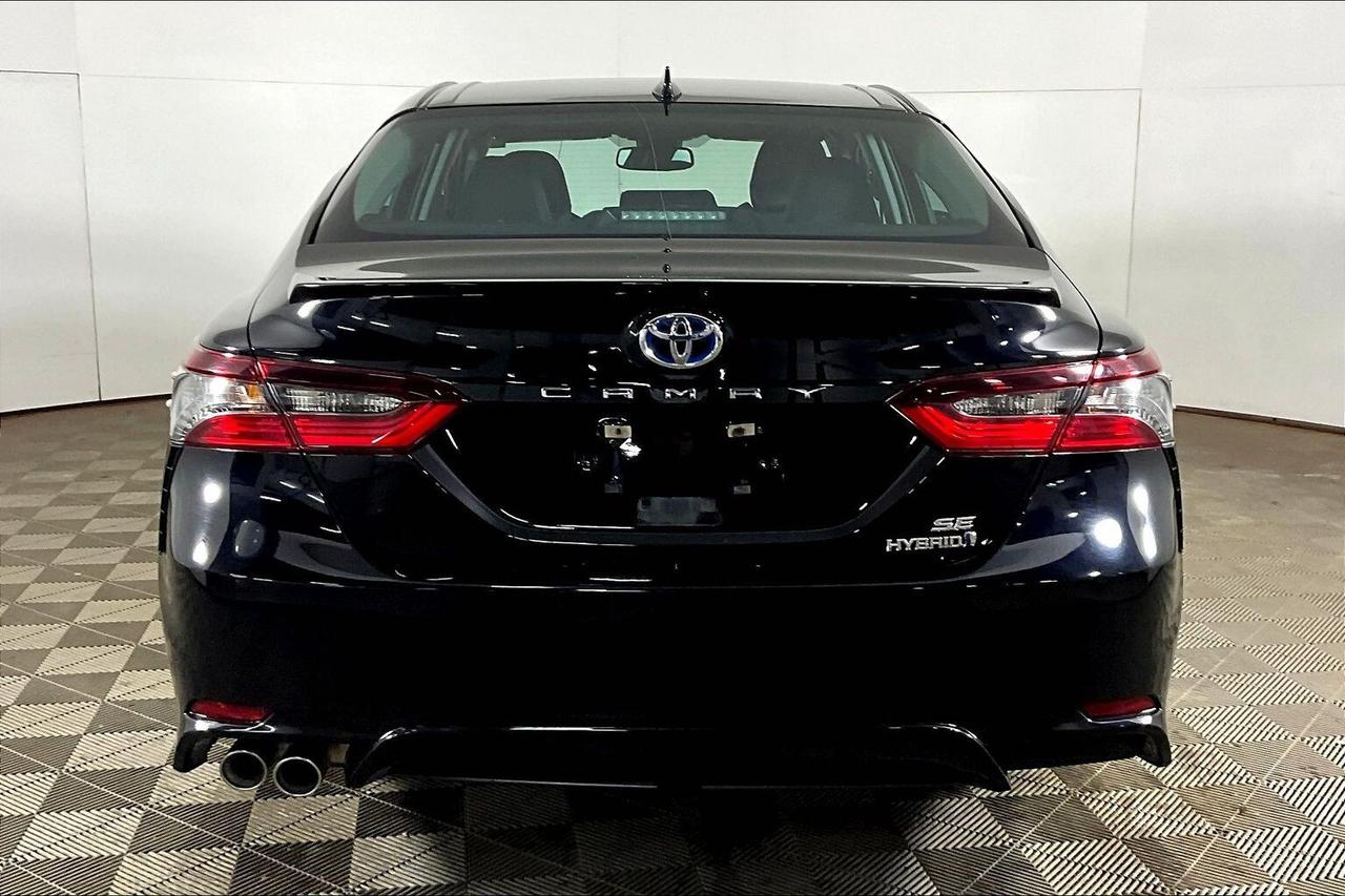 2022 Toyota Camry Hybrid SE Auto Photo