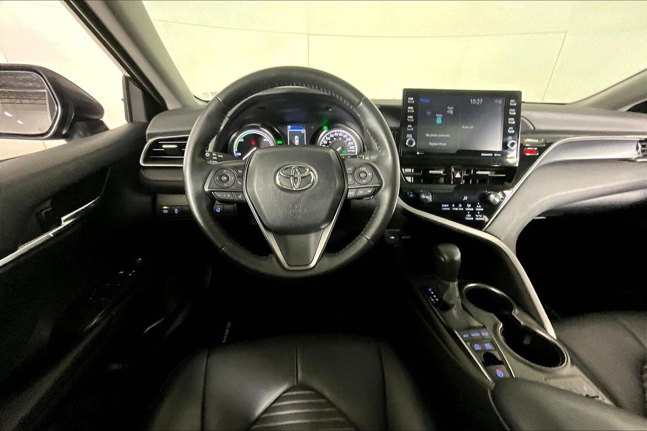 2022 Toyota Camry Hybrid SE Auto Photo