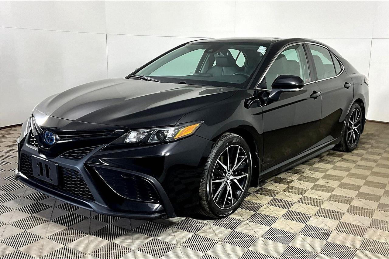 2022 Toyota Camry Hybrid SE Auto Photo0