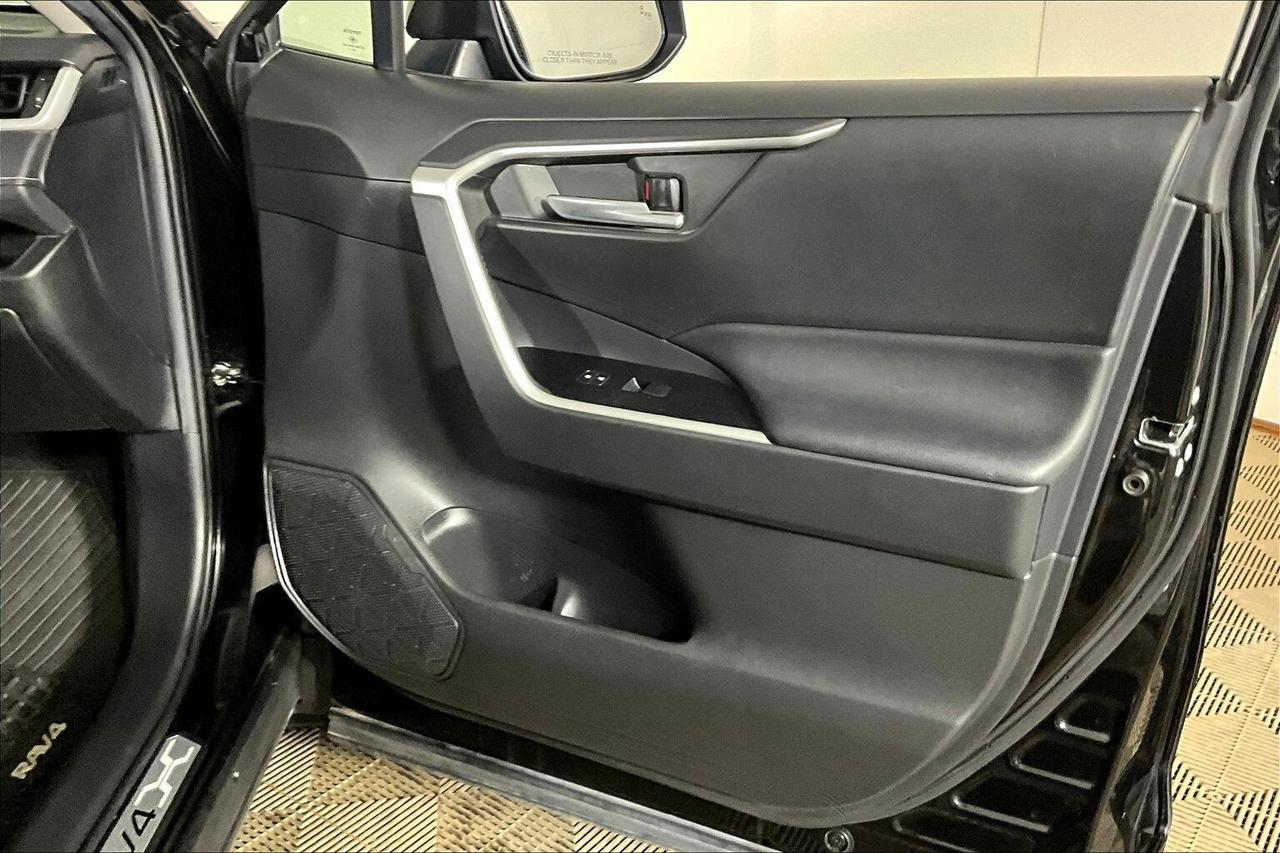 2021 Toyota RAV4 Hybrid XLE AWD Photo